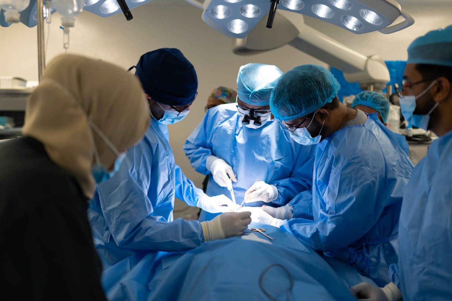 مستشفى عدن تدشن 3 مشروعات طبية لخفض الاحتياج الإنساني