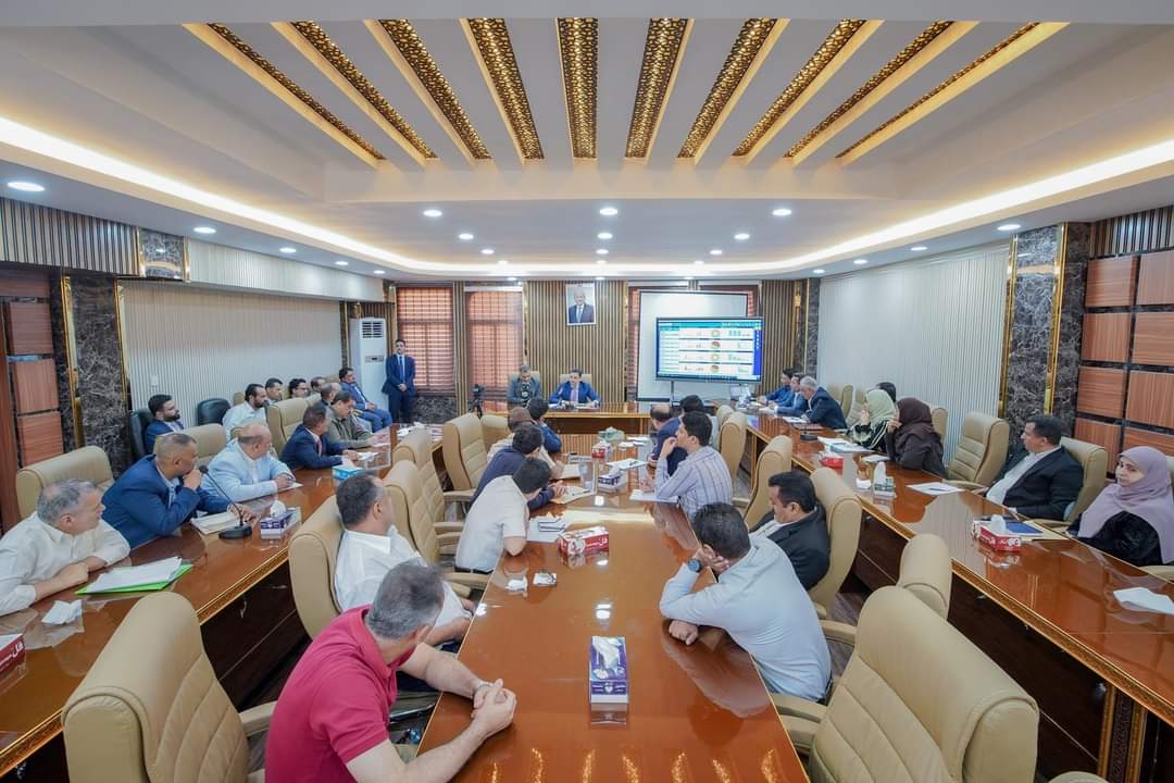 رئيس الوزراء يترأس اجتماع المكتب التنفيذي ويؤكد الحاجة لجهد مضاعف لإعادة الاعتبار لمدينة عدن