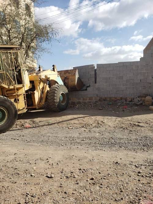 مليشيا الحوثي تهدم 42 منزلاً وتصادر أراضٍ في ريف صنعاء