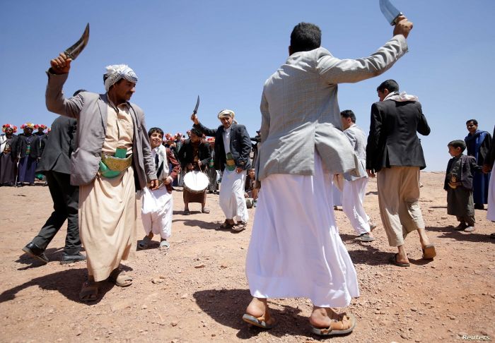 مليشيات الحوثي الإرهابية تمنع الفنانين والمنشدين من إحياء الأعراس بمحافظة عمران