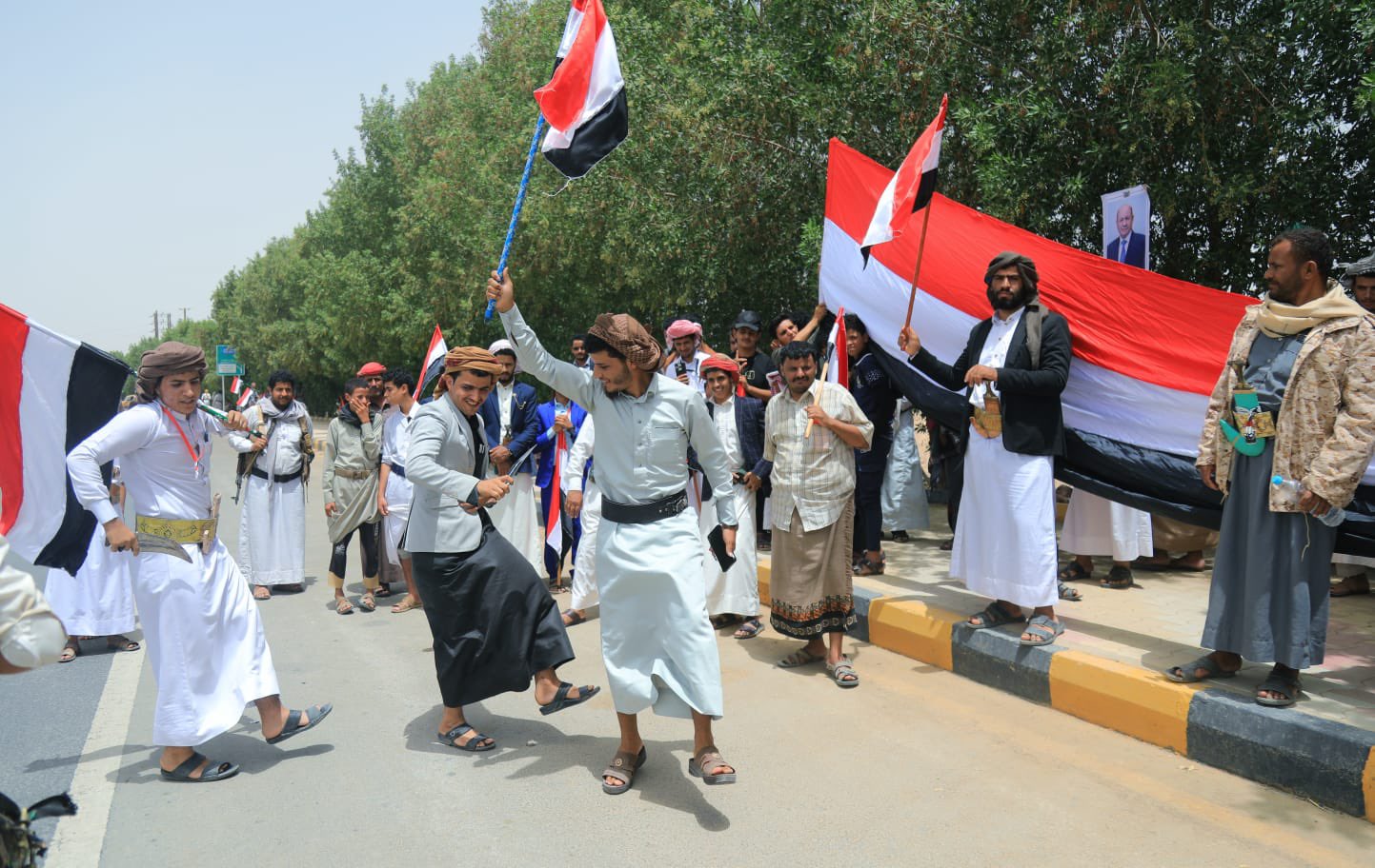 احتفالات في شوارع المحافظة وحفاءة واسعة في مواقع التواصل لزيارة الرئيس العليمي إلى محافظة مأرب